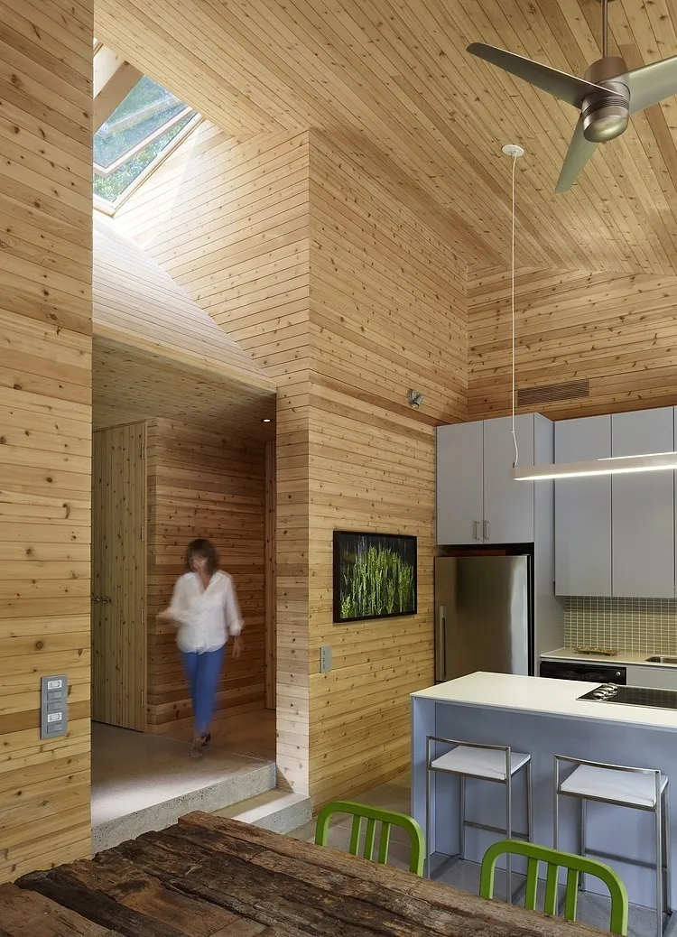 010-stealth-cabin-superkl.jpg