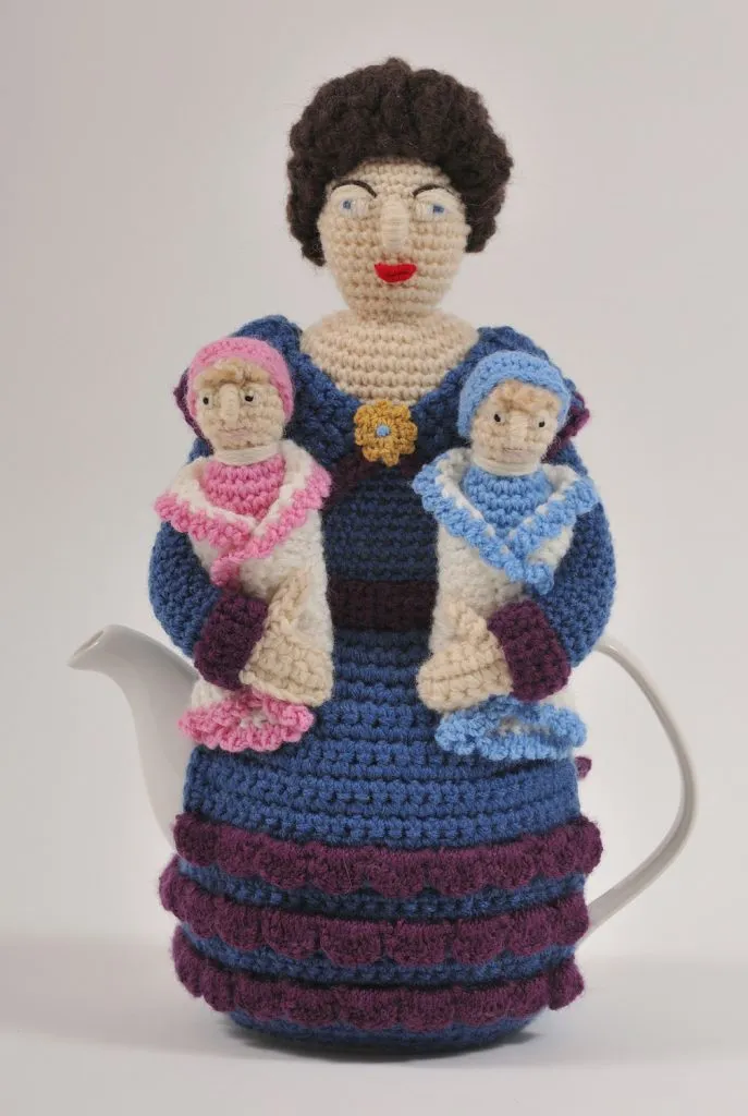 44.-Housewife-Twins-687x1024.jpg