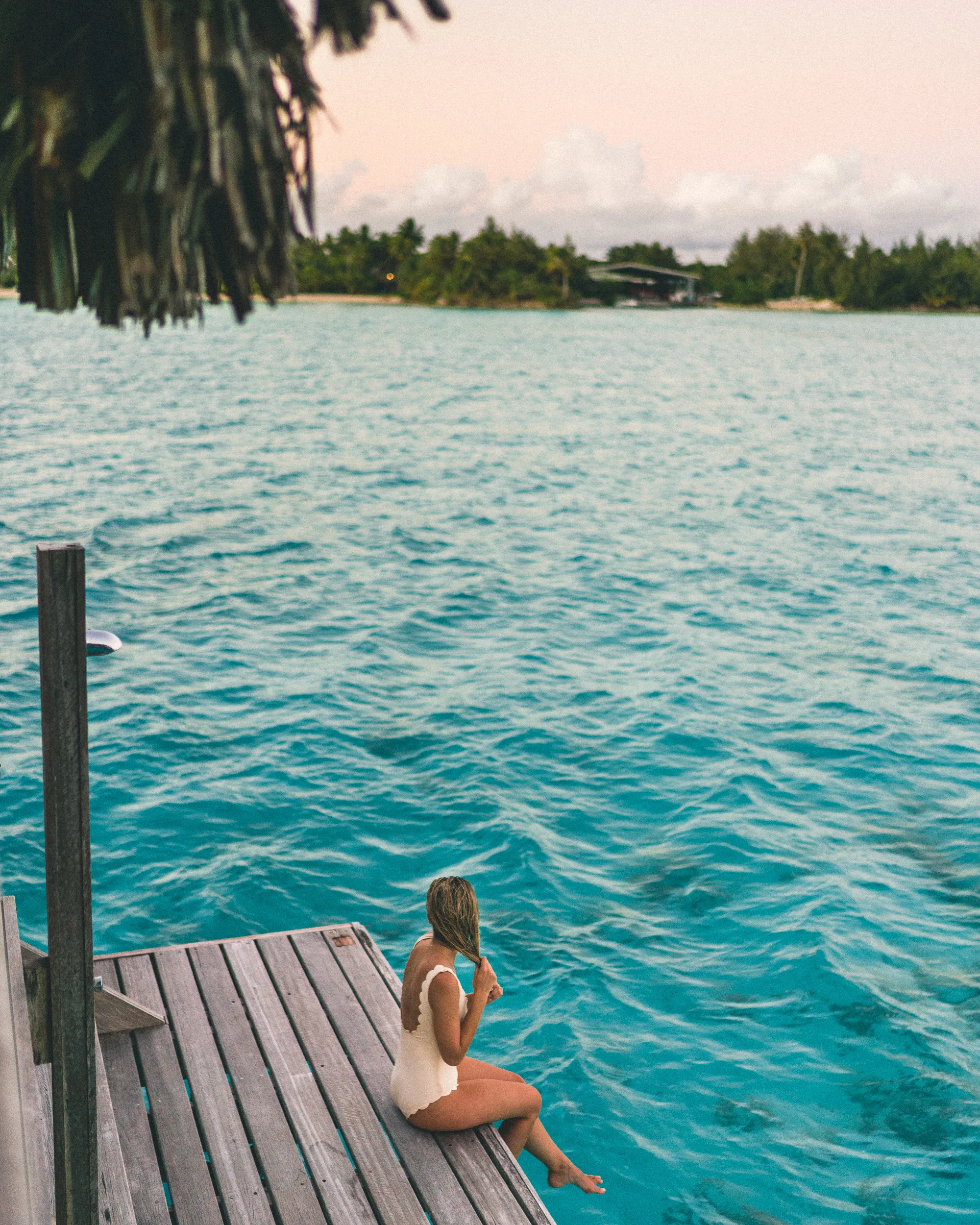 Four-Seasons-Bora-Bora-at-sunset-in-Tahiti-Honeymoon-1.jpg