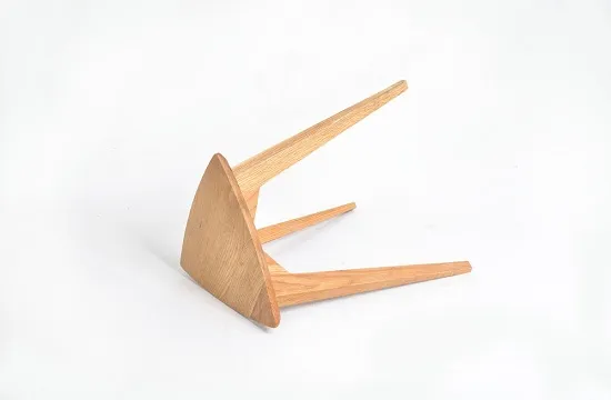 Triangular-Stool05.jpg