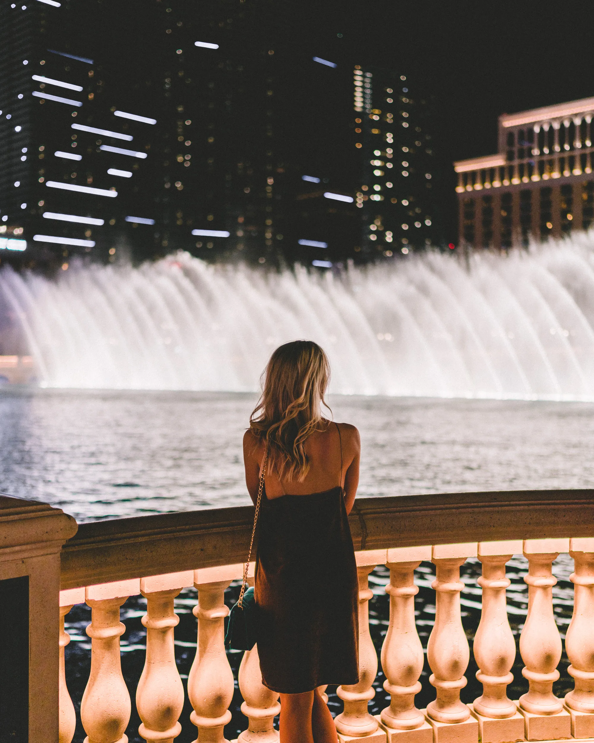 bellagio-fountain-in-last-vegas-at-venetian-hotel.jpg