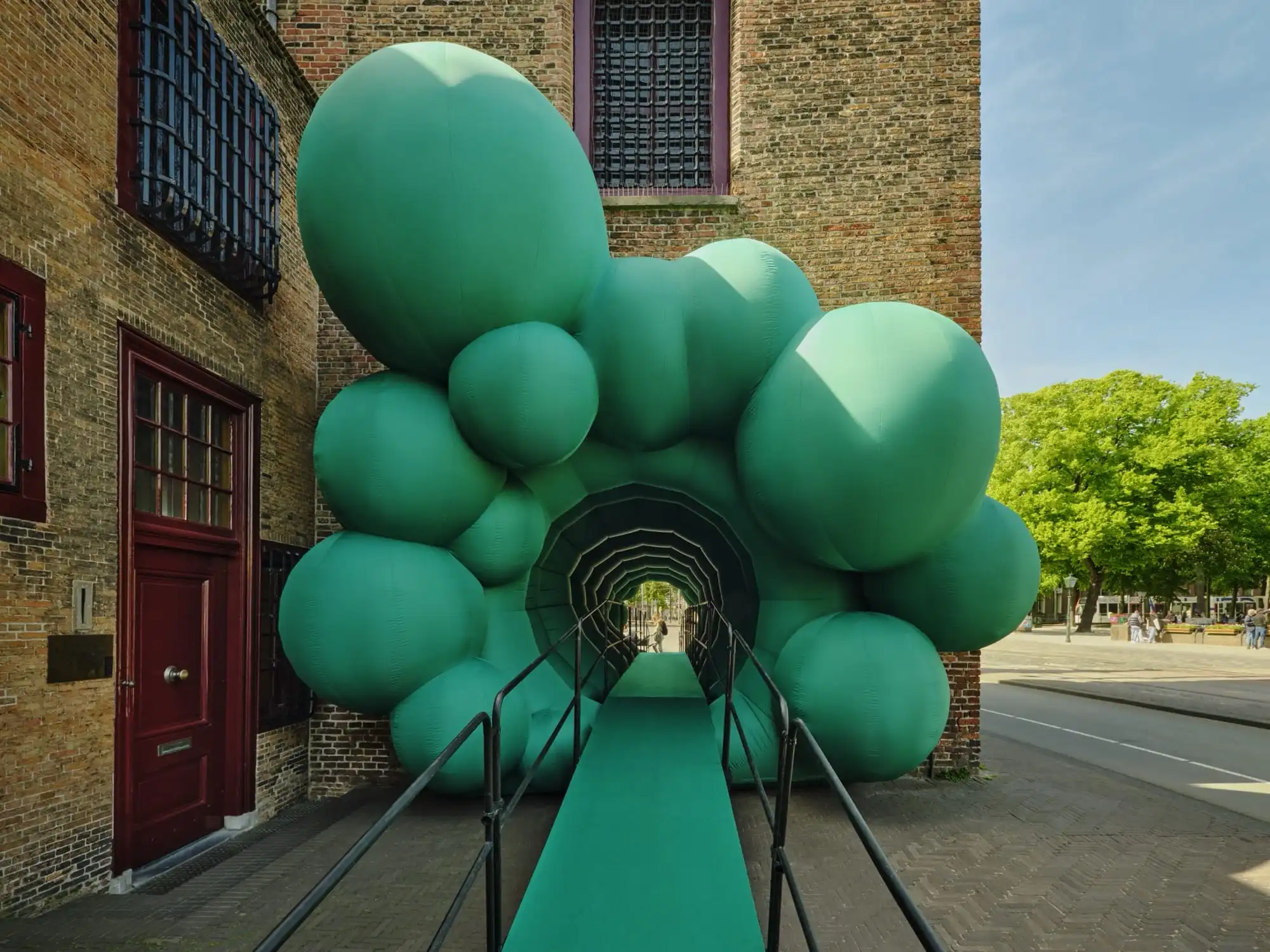 blowup-jubilee-the-hague-public-inflatable-art-installations-cover