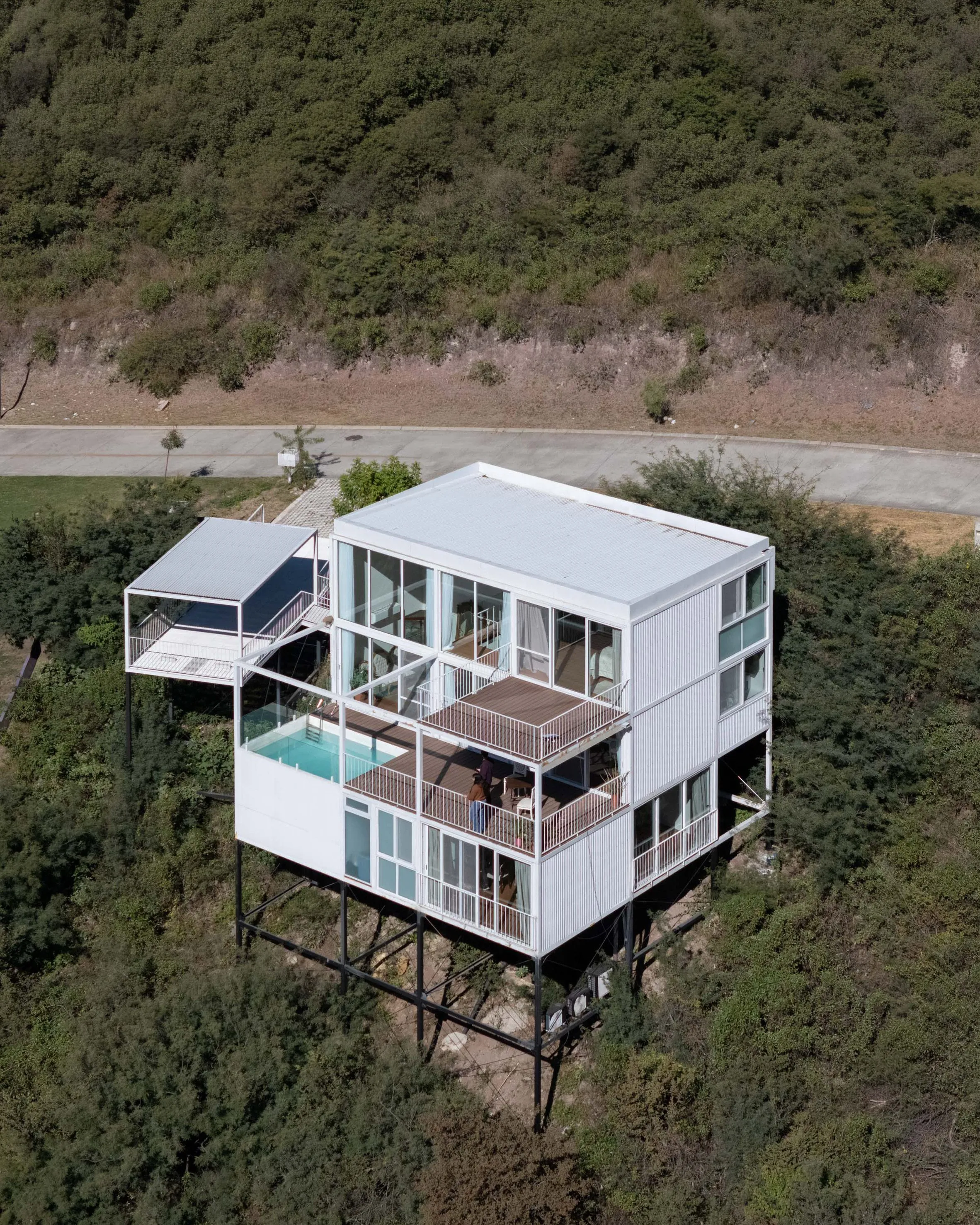 SET Arquitectura White Modular House exterior
