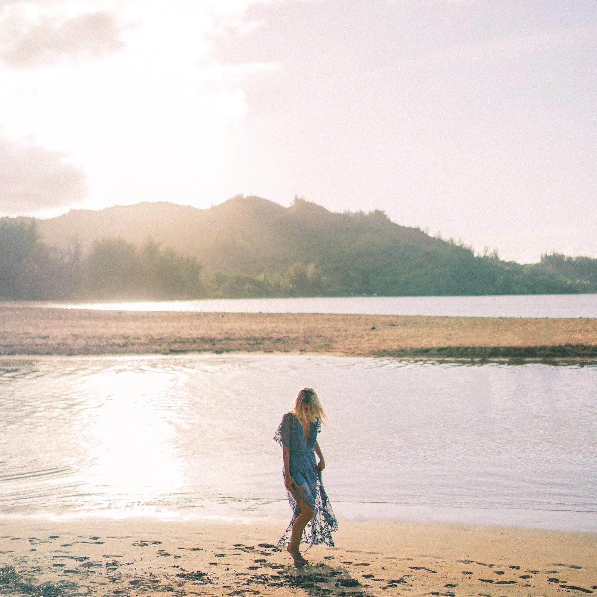 hanalei-bay-beach-in-kauai-hawaii.jpg