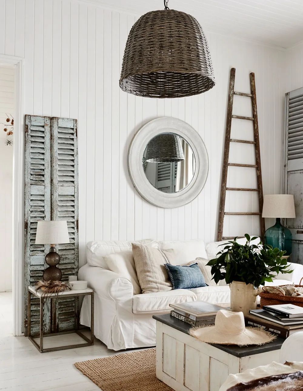 ulifeel_A-Photographers-Brisbane-Home-Full-of-Collections-and-Coastal-Décor-4-1.jpg
